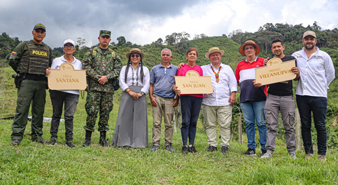 Unidad de Restitución de Tierras entrega 132 hectáreas a familias víctimas de despojo en El Playón, Santander