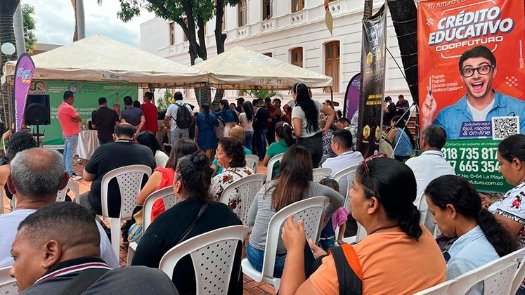 Lee más sobre el artículo Más de 2 mil emprendedores participaron de la “Feria de Crédito” en Cúcuta, Norte de Santander