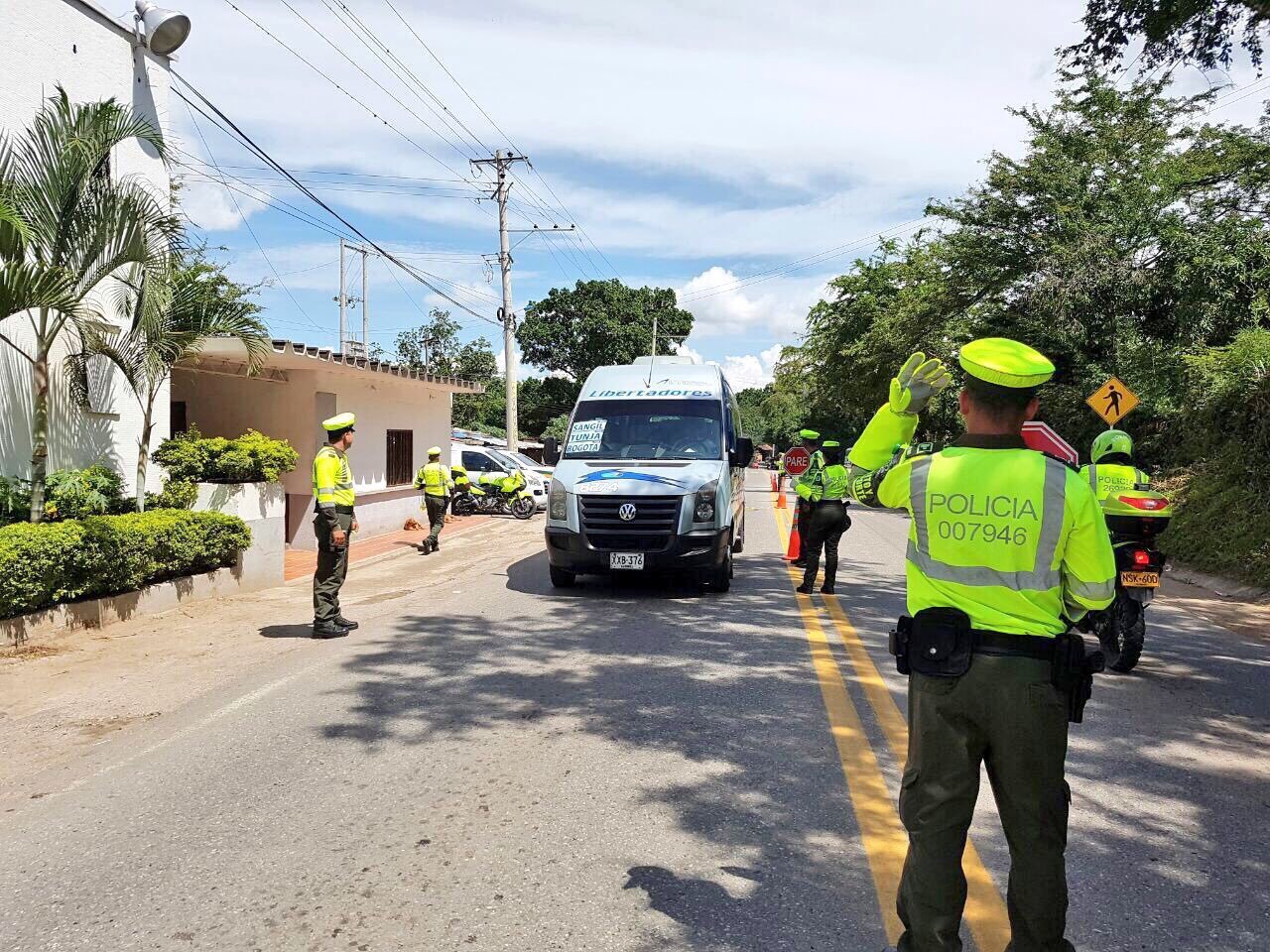 Lee más sobre el artículo Autoridades refuerzan la seguridad en vías santandereanas para puente festivo