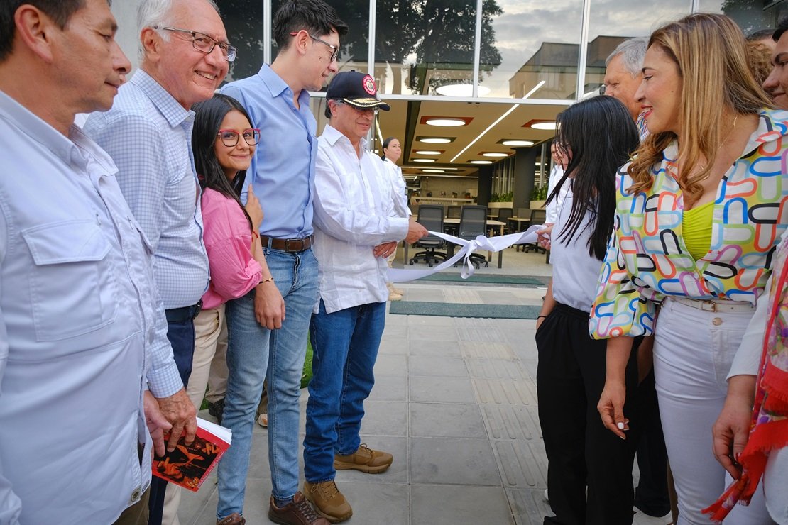 Lee más sobre el artículo “Este es un templo del saber para Colombia”: Presidente Petro en la inauguración del Complejo Científico para la Investigación de las Ciencias de la Salud y la Vida de la UIS