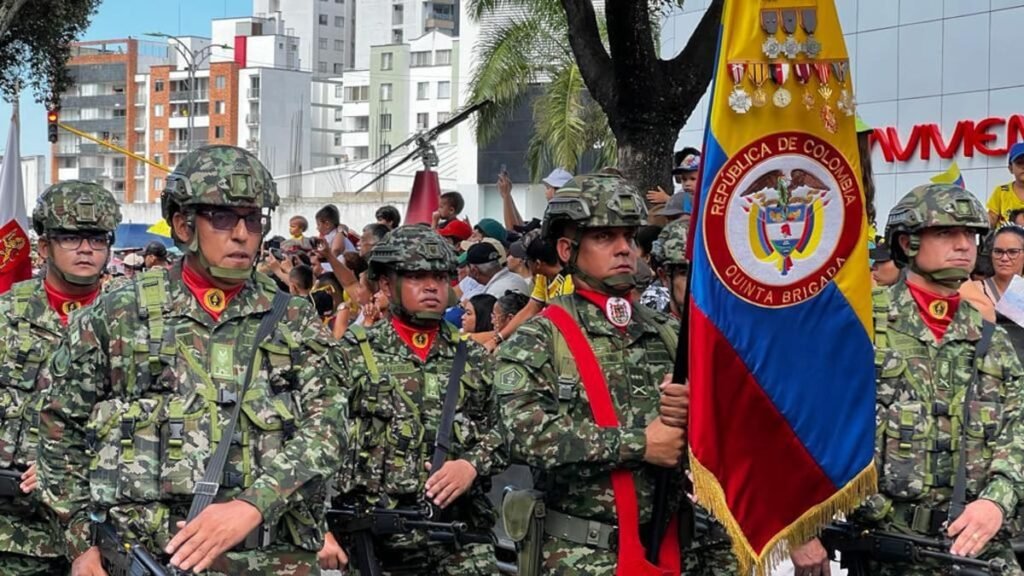 Por toda la carrera 27 de Bucaramanga inicia el desfile del 20 de julio