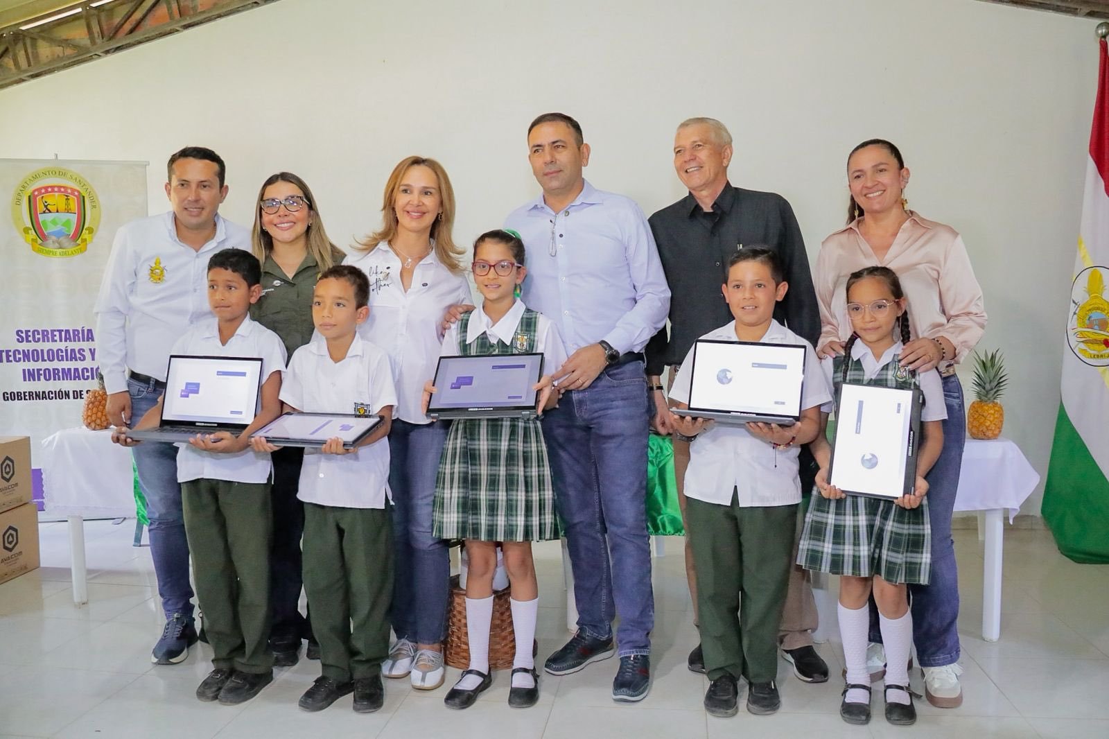 Lee más sobre el artículo Gobernación de Santander entregó un aula digital en la vereda Santo Domingo