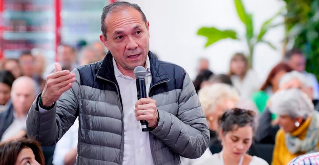 Antonio Sanguino Páez, visitó Bucaramanga este 27 de agosto para socializar los alcances de la reforma pensional y anunciar la inversión económica que beneficiará a miles de adultos mayores de la capital santandereana. Durante su intervención, el funcionario recalcó la necesidad de garantizar una pensión vitalicia después de la vida laboral.