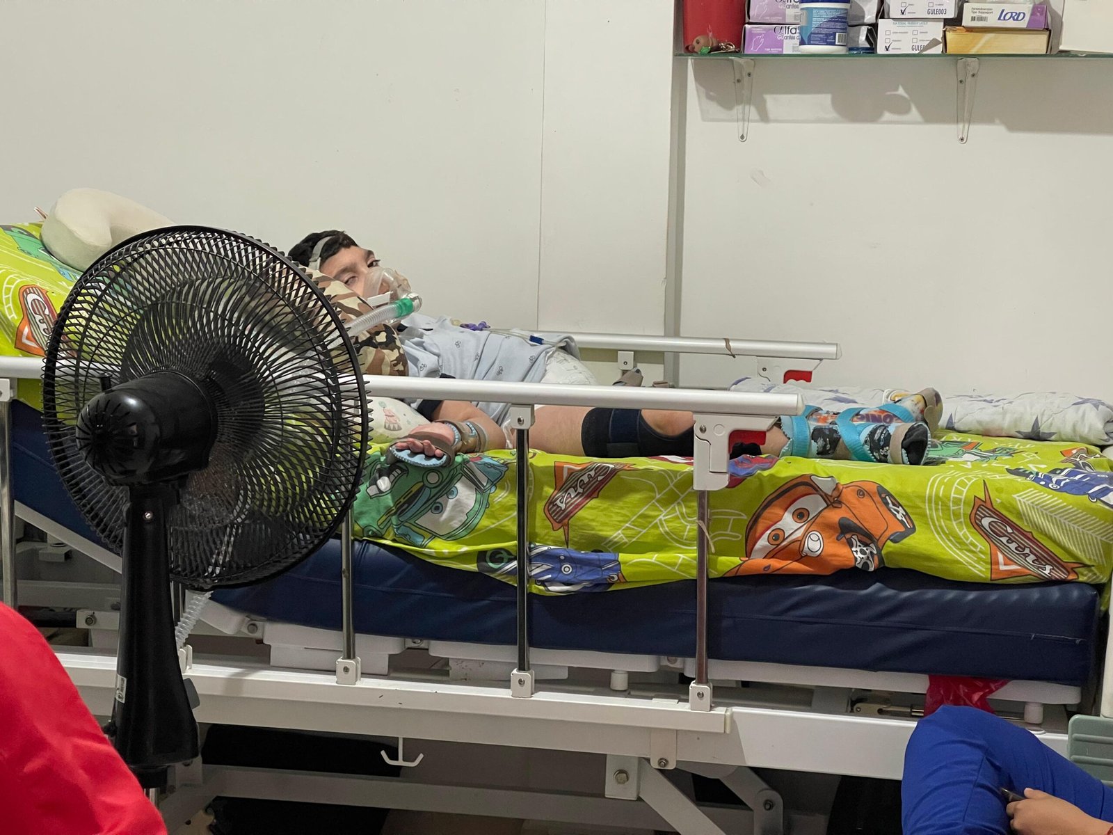 Lee más sobre el artículo Entre tutelas y negativas: el drama de Emiliano, un niño que convulsiona hasta 40 veces al día