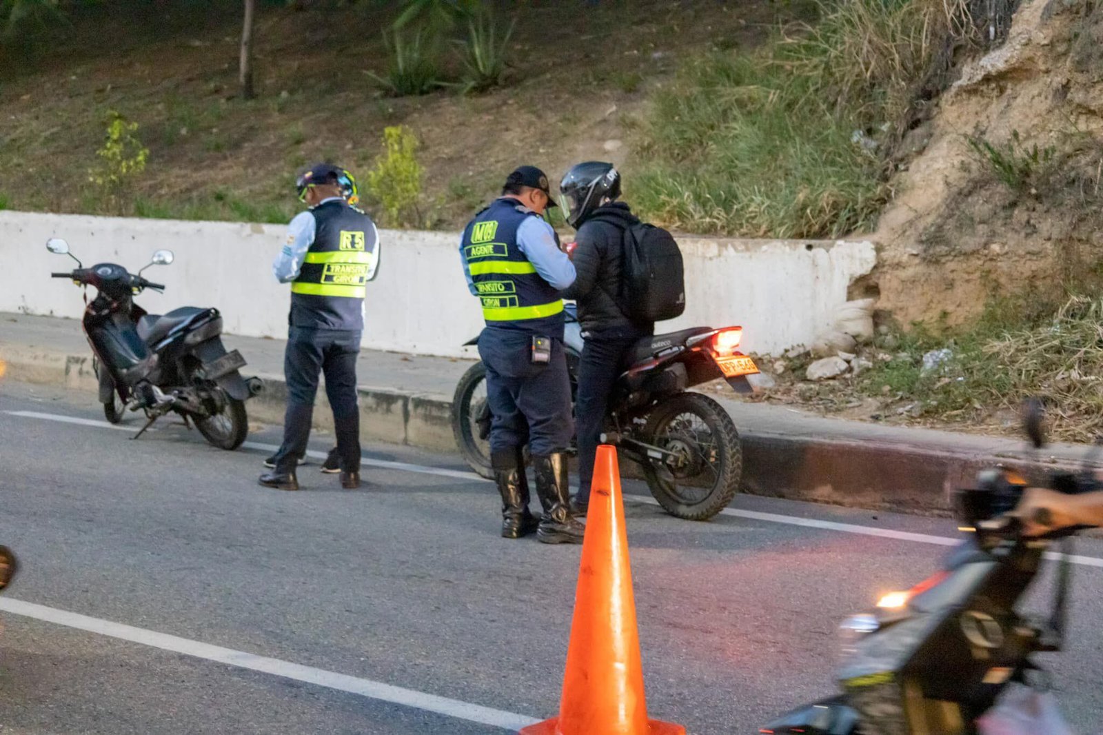 Lee más sobre el artículo Tribunal ordena suspender el pico y placa en Girón, Piedecuesta y Floridablanca