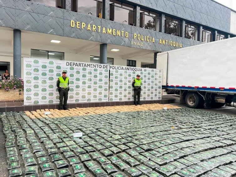 Lee más sobre el artículo Incautan tonelada de marihuana en vía Cali – Medellín 