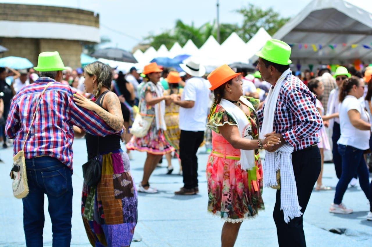 Lee más sobre el artículo Bucaramanga se llena de sabor con el Festival de las Colonias 2025: vive la experiencia gastronómica y cultural