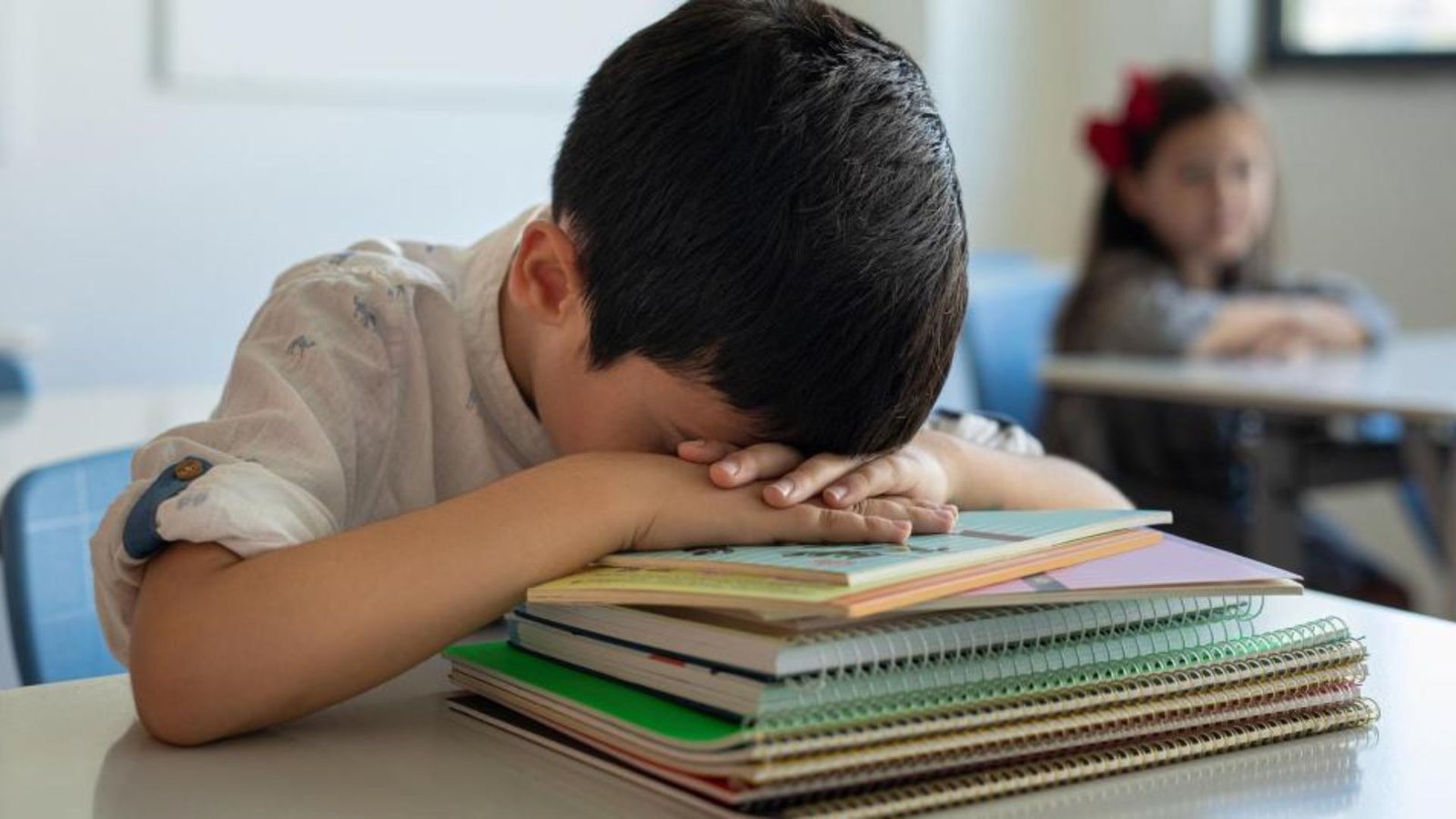 Lee más sobre el artículo Ley prohibiría las madrugadas y cambiaría la hora de ingresos a colegios en Colombia