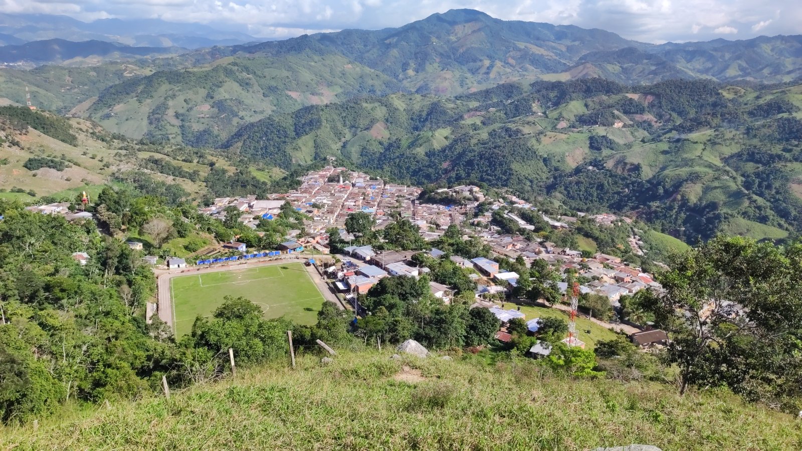 Lee más sobre el artículo Secuestro de una docente en zona rural del Catatumbo causa rechazo en el territorio
