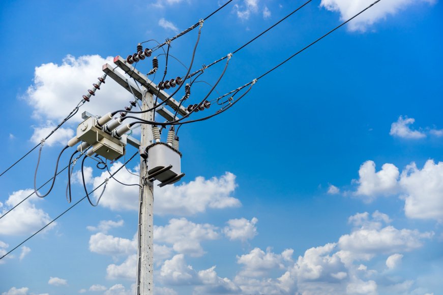 Lee más sobre el artículo Aprueban decreto que bajaría tarifas de energía en todo el país