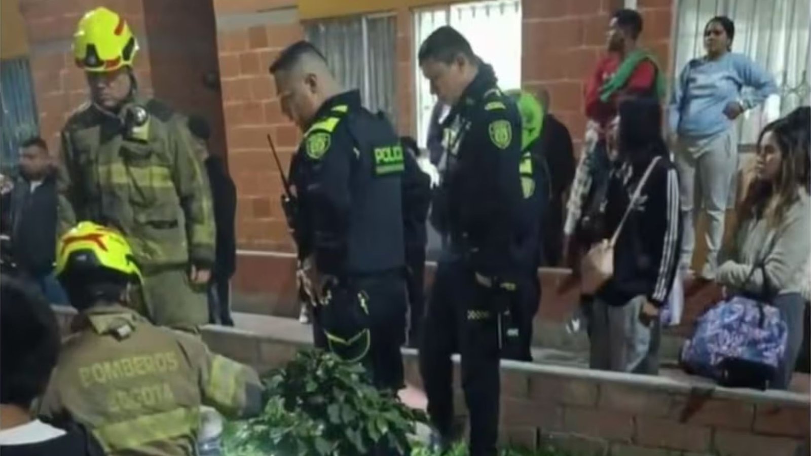 Lee más sobre el artículo Niño de 6 años cayó desde un sexto piso en Bosa mientras su padre salió a comprar comida