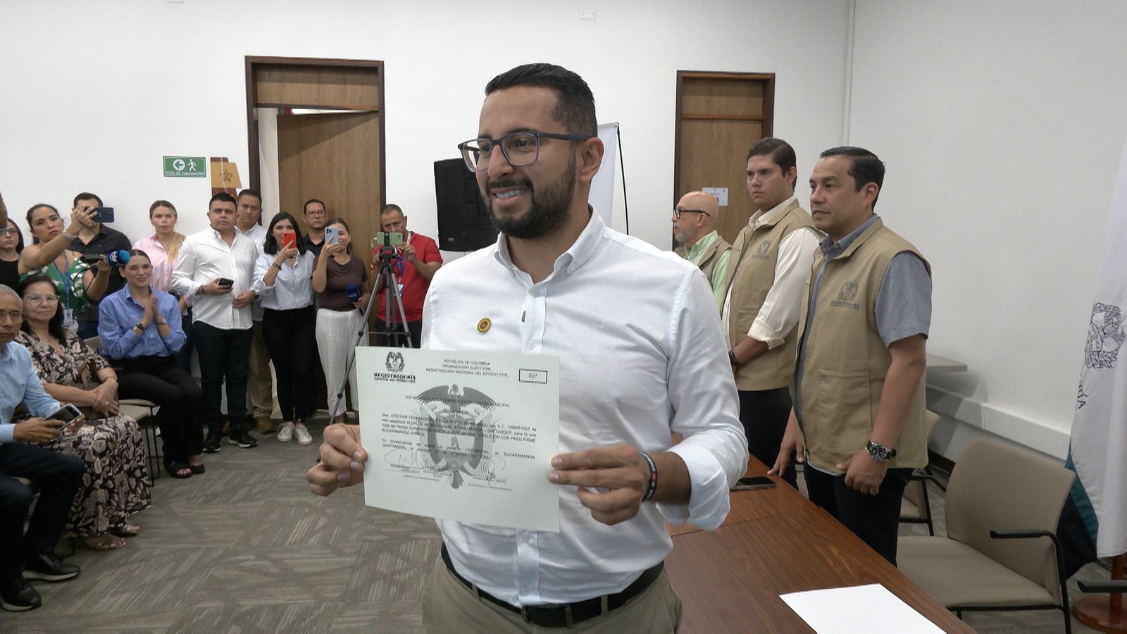 Lee más sobre el artículo Registraduría entregó credencial al alcalde electo de Bucaramanga, Cristian Portilla