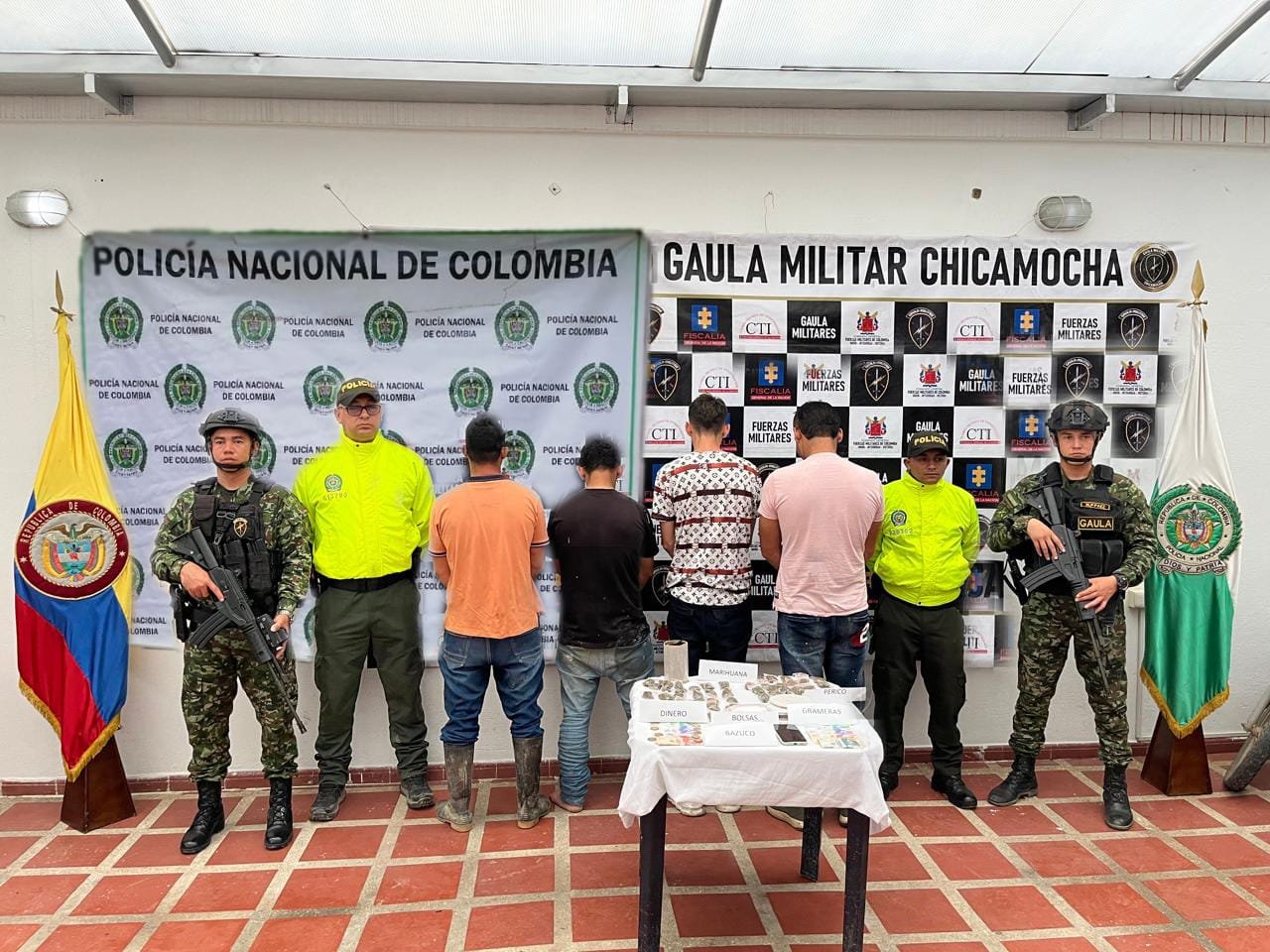 Lee más sobre el artículo Desmantelada red de microtráfico que operaba cerca de escuelas en el Carmen de Chucurí – 4 personas capturadas