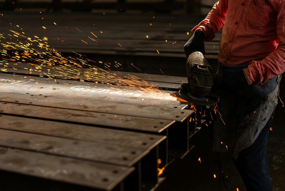 Impuestos al acero y baldosas