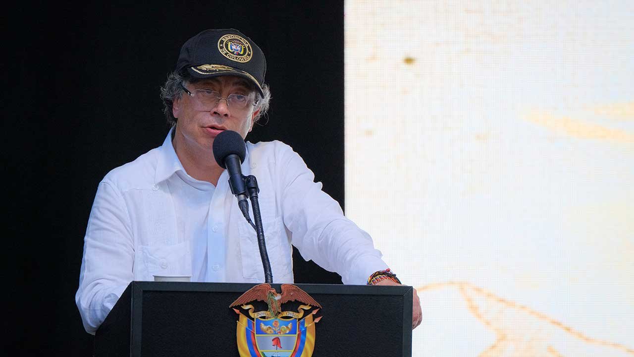 Lee más sobre el artículo Aranceles de Ecuador a Colombia: Petro advierte salida del Pacto Andino