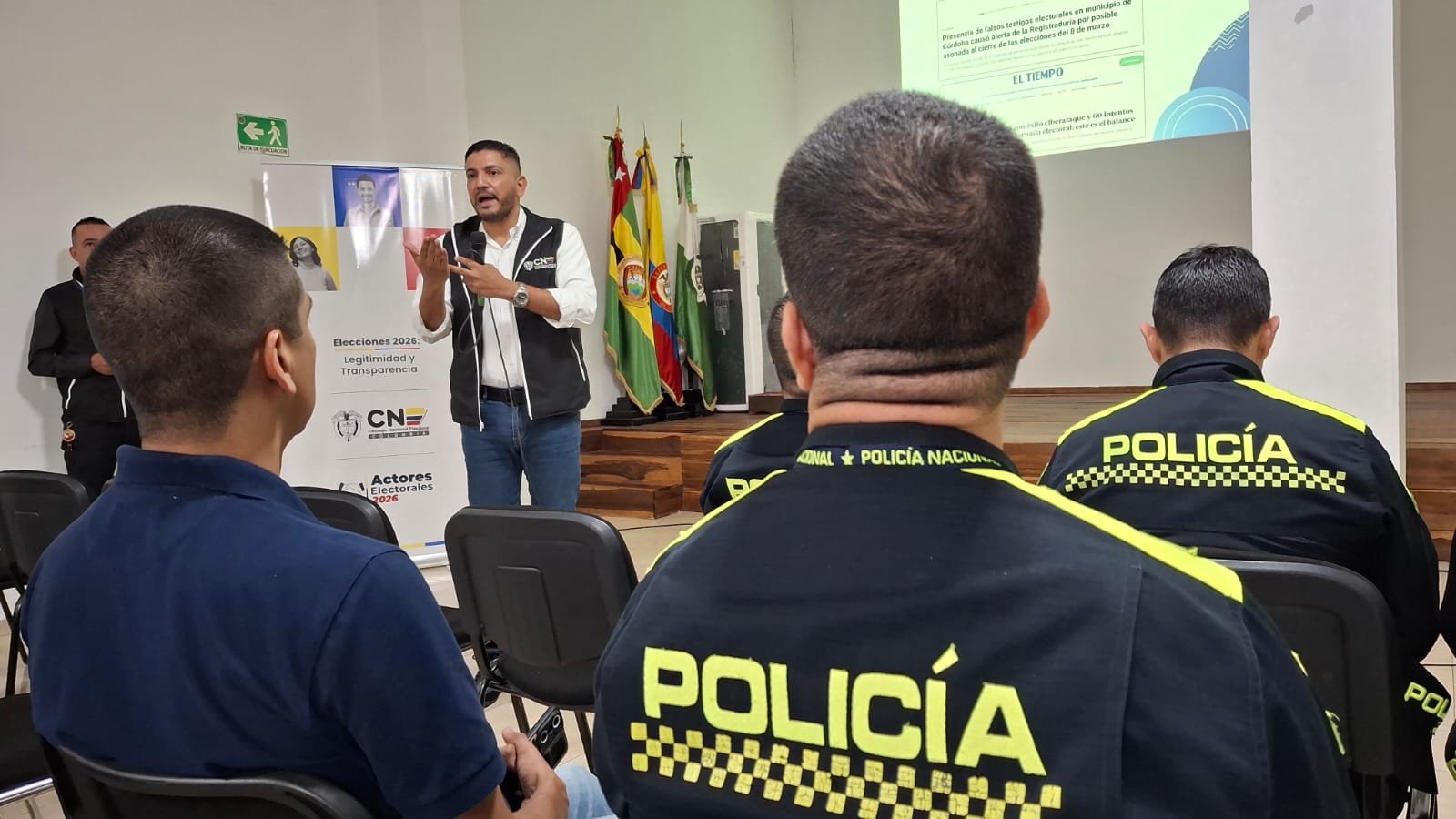 Lee más sobre el artículo Capacitan a policías de Santander en tecnología electoral para las presidenciales